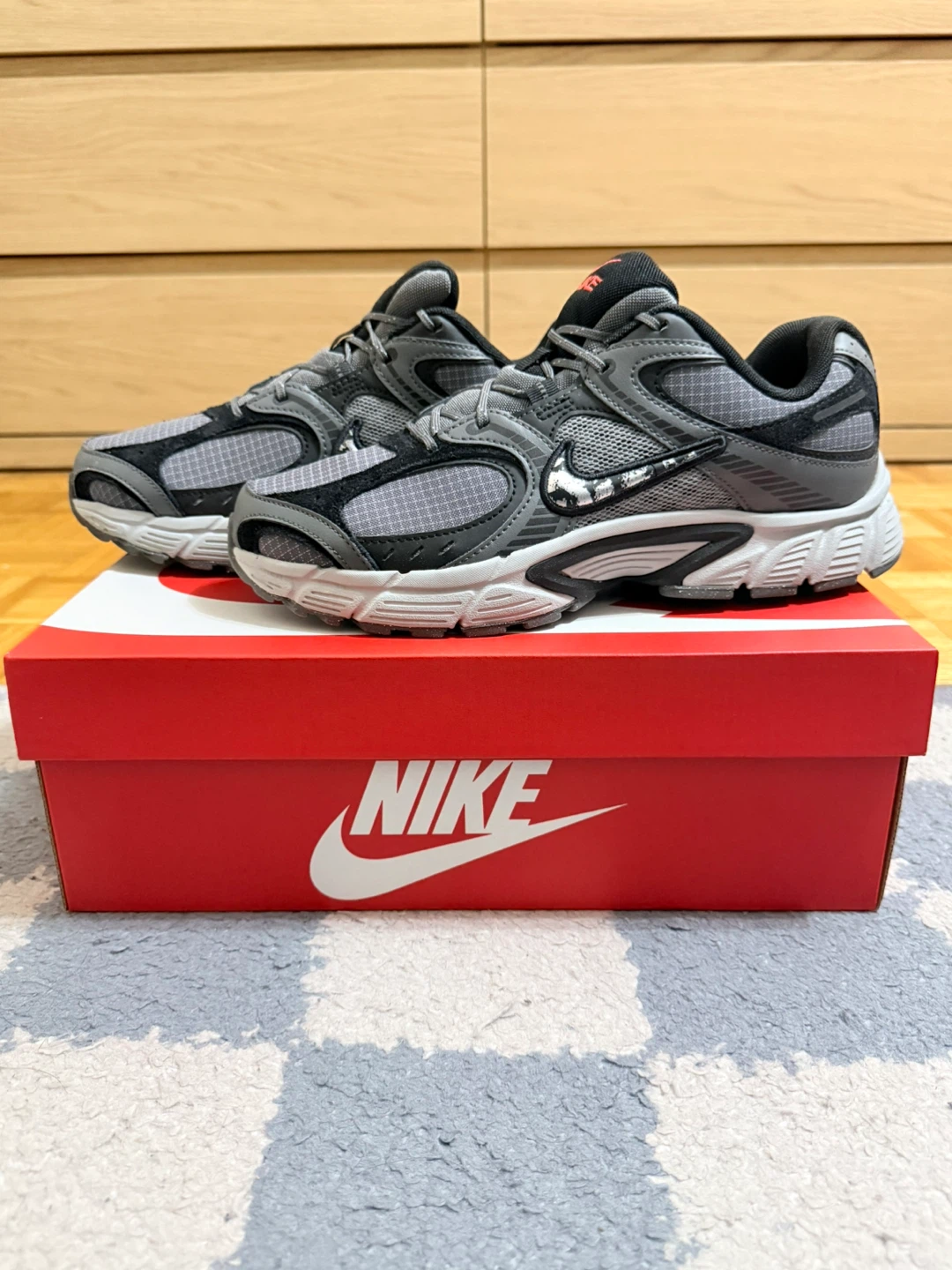 Nike V5 RNR SE Iron Grey/Metallic Silver - Men's 8 / Women's 9.5
