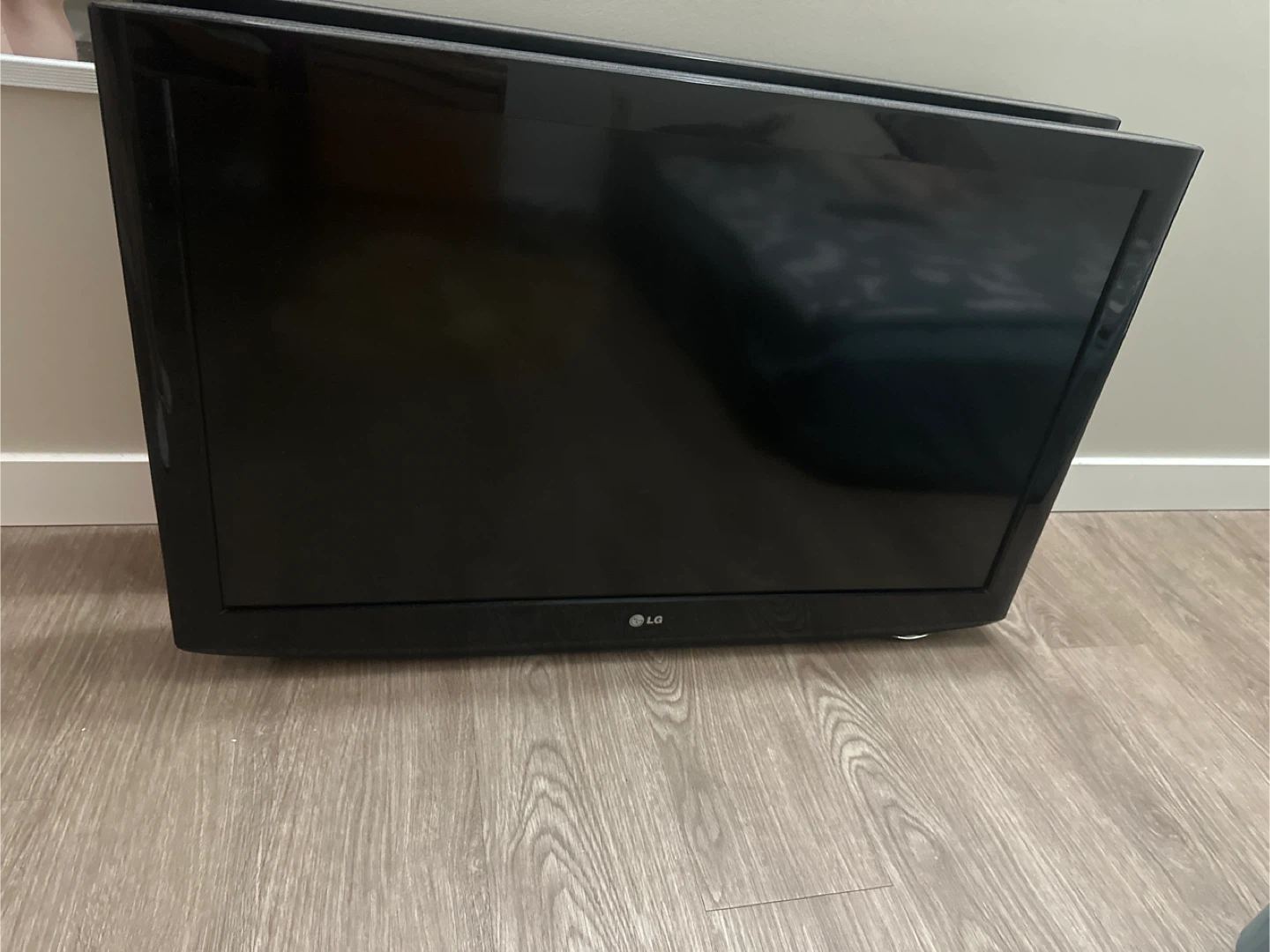 LG 37LD340H 37" LCD TV