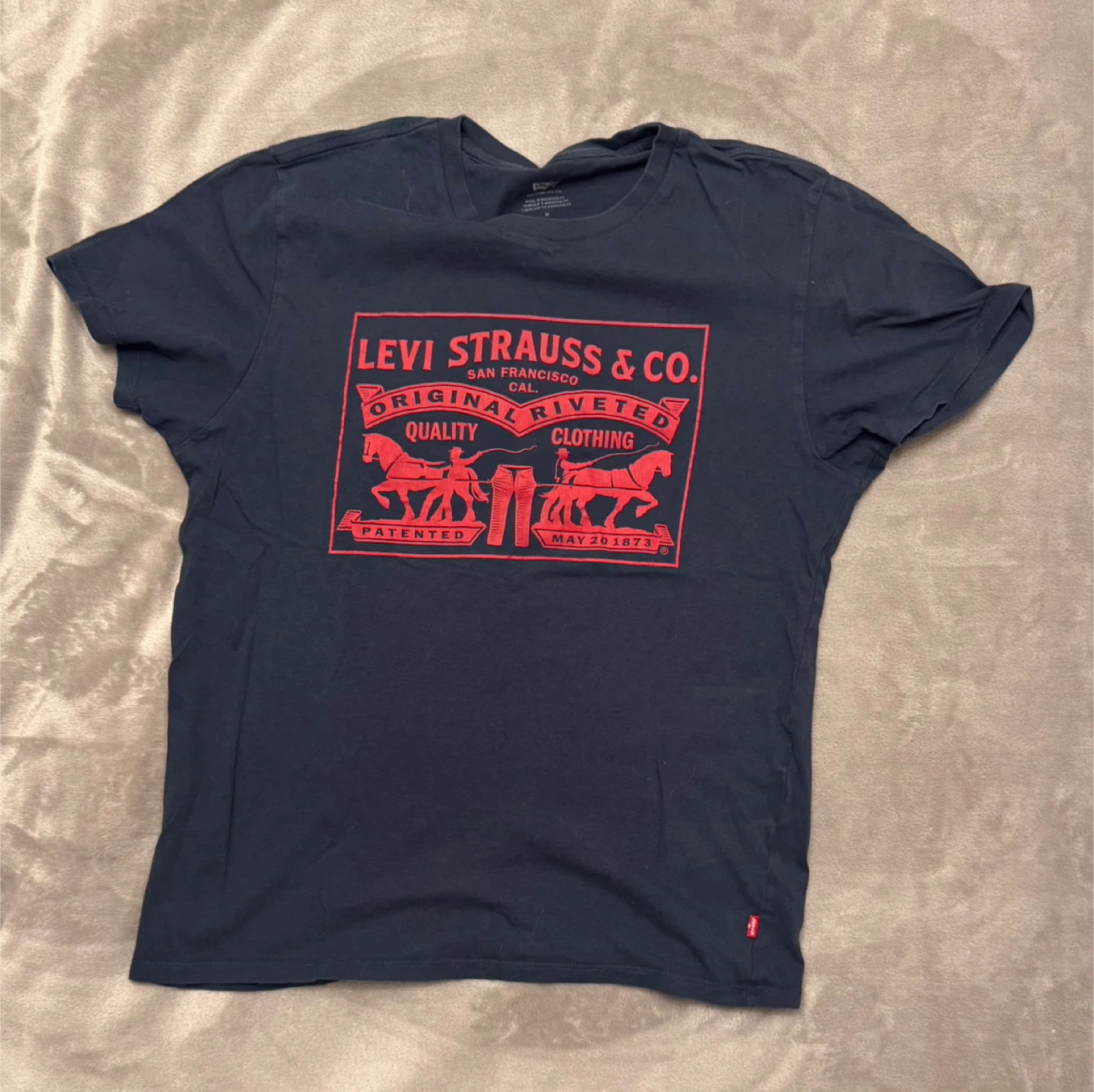 Levi Strauss & Co. T-shirt - Size M