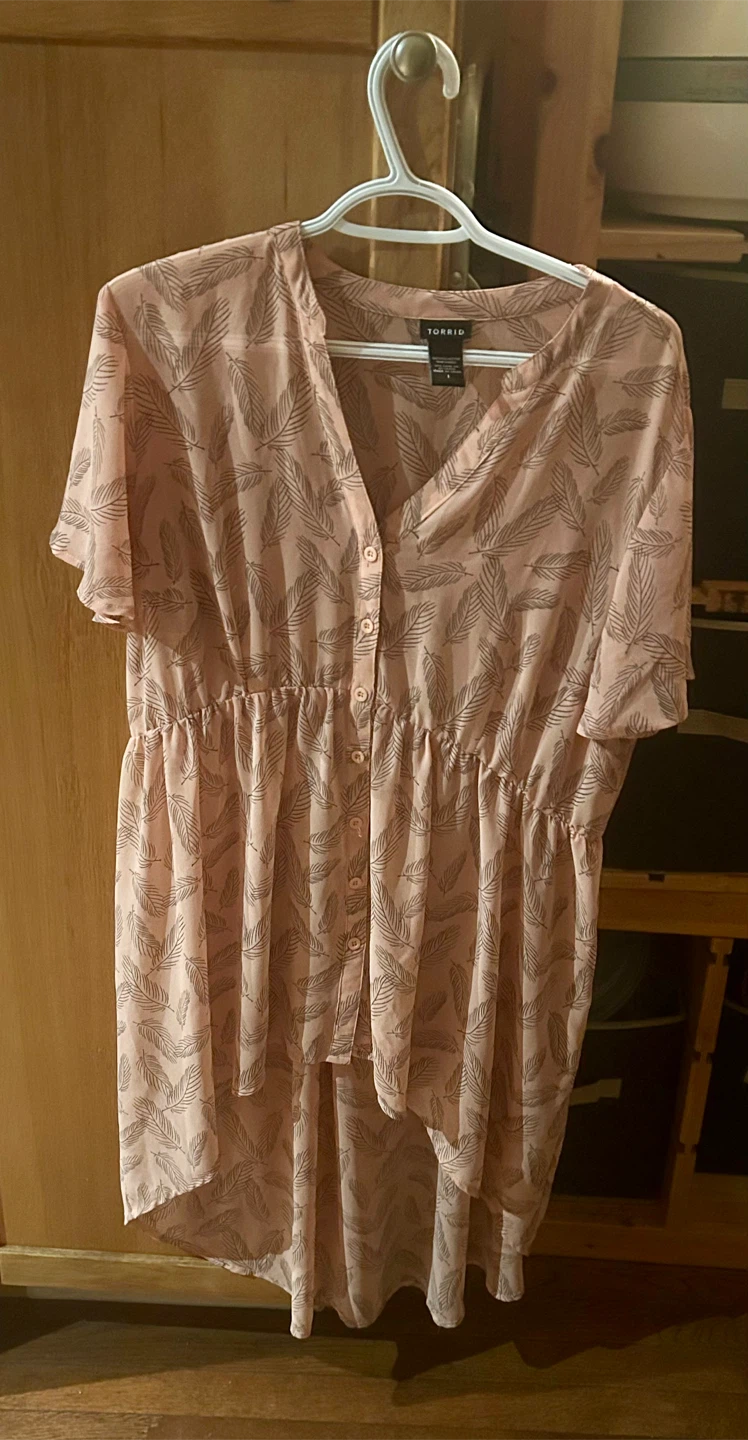 Torrid Size 1 Feather Print Blouse