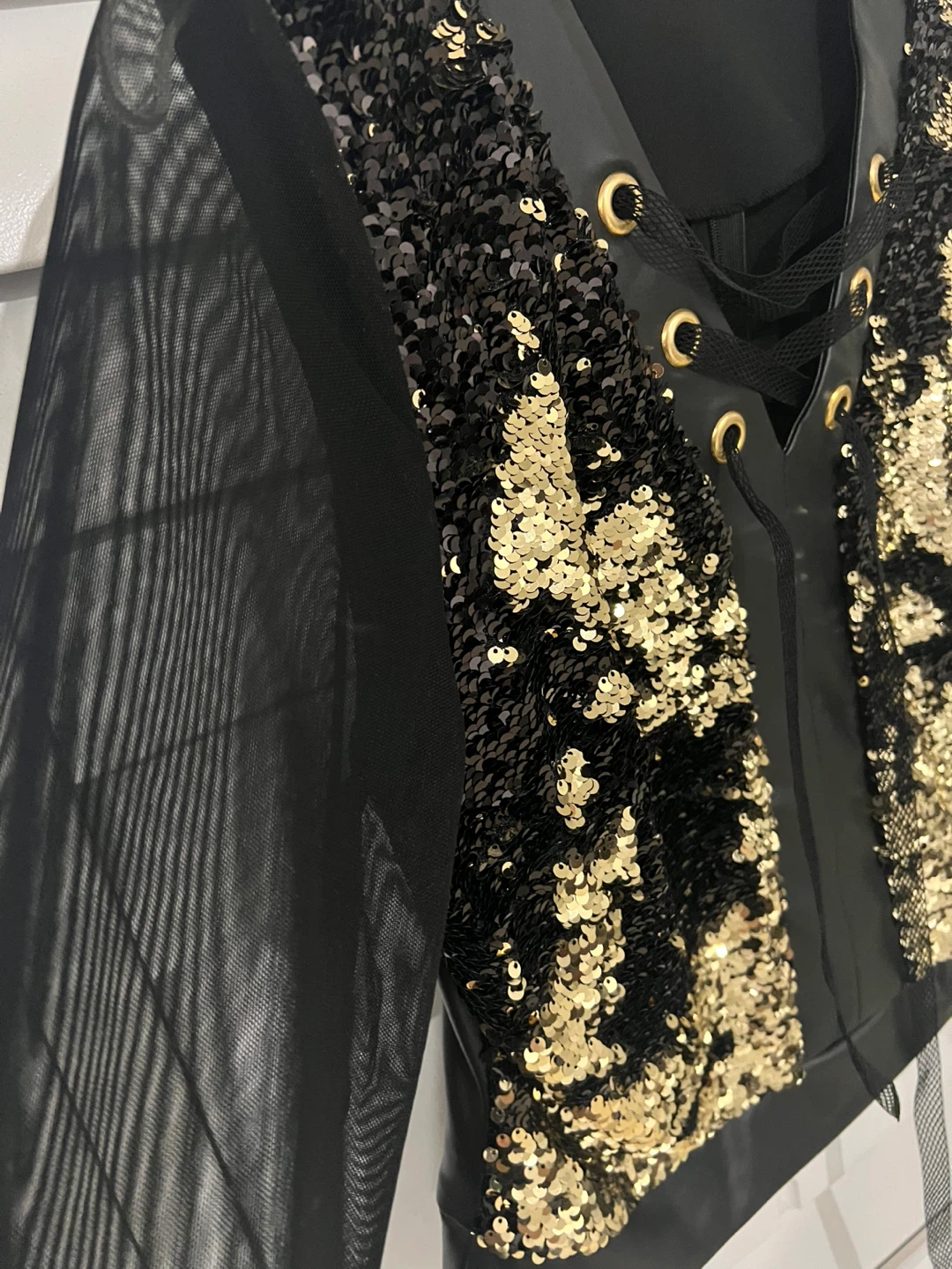 Lilu & Rose Black/Gold Sequin Jacket - photo 4
