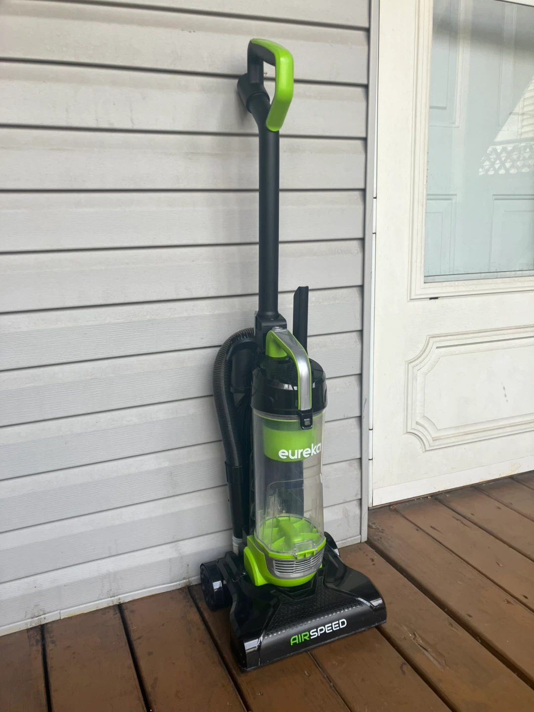Eureka Ultra-Lightweight Bagless Vacuum - Great Condition - photo 4
