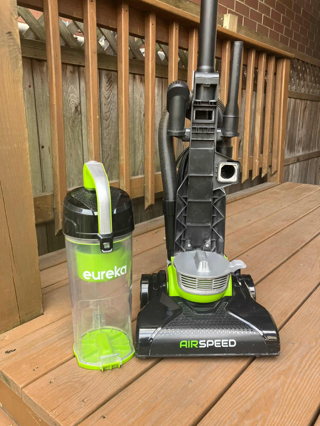 Eureka Ultra-Lightweight Bagless Vacuum - Great Condition - photo 3