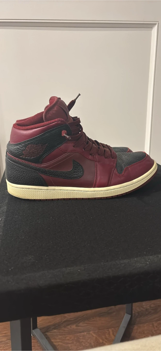 Air Jordan 1 Mid Burgundy sz9 - photo 2