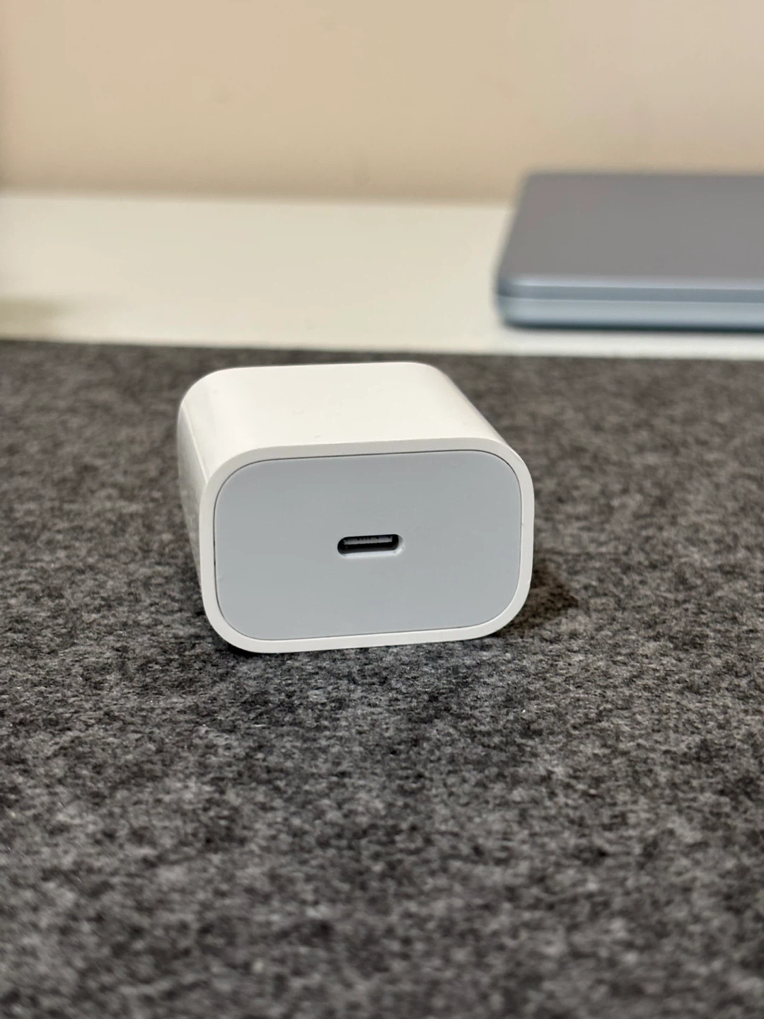 Apple 20W Charging Adapter + Cable - photo 4