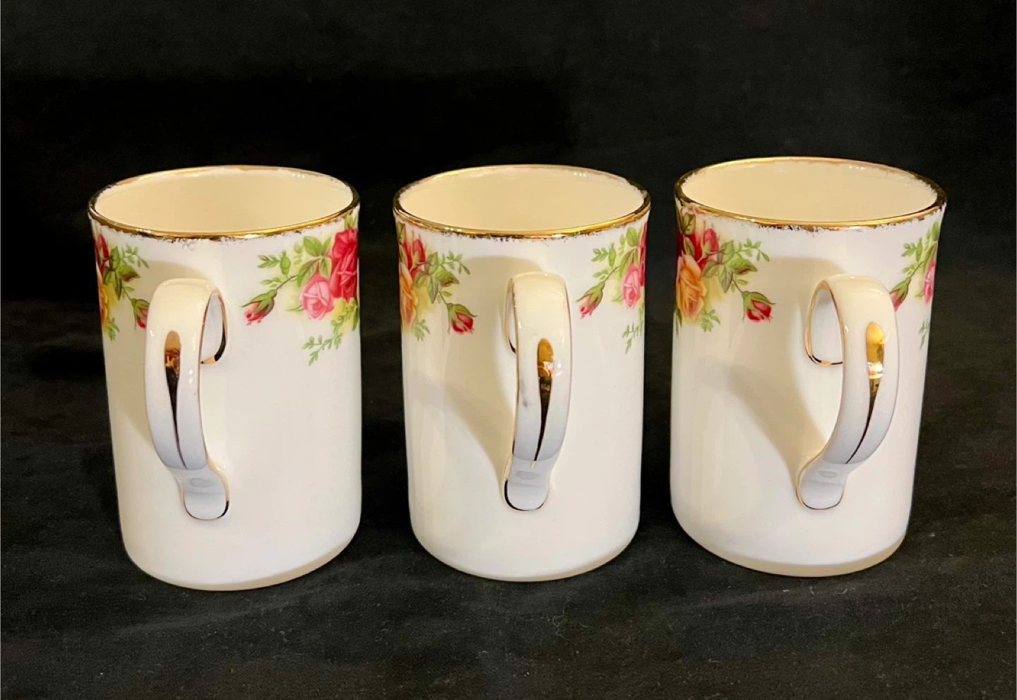 Royal Albert Old Country Roses Mugs - Set of 3 - photo 4