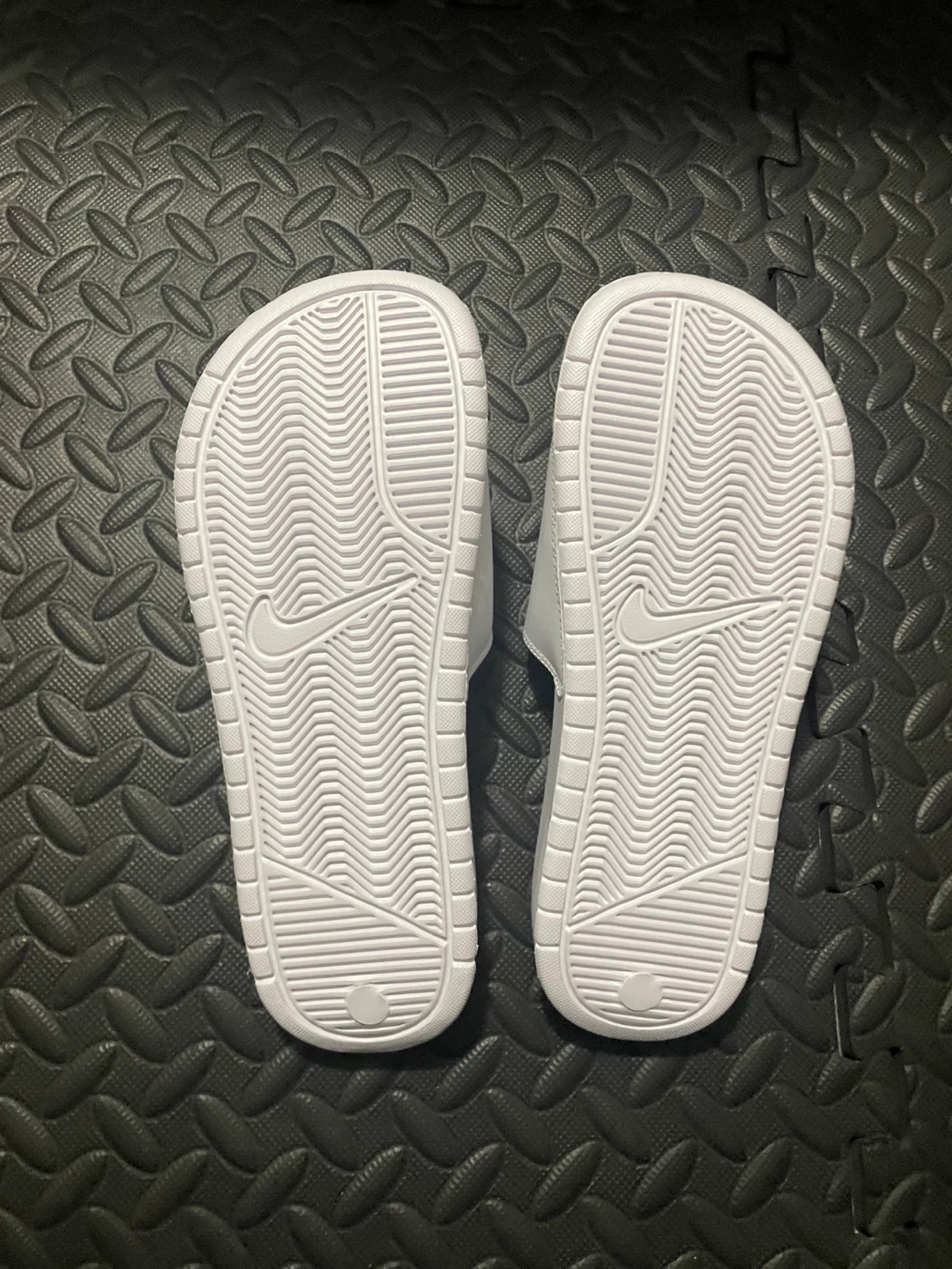 Brand new women’s Nike Benassi JDI Slides - photo 5