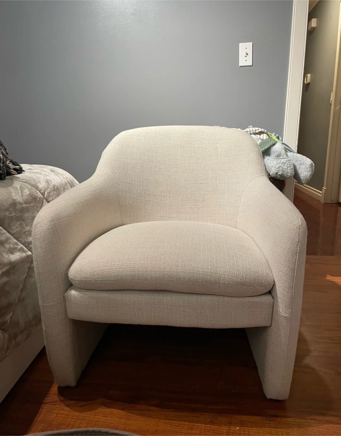 Cream Accent Chair - Like New! - photo 2