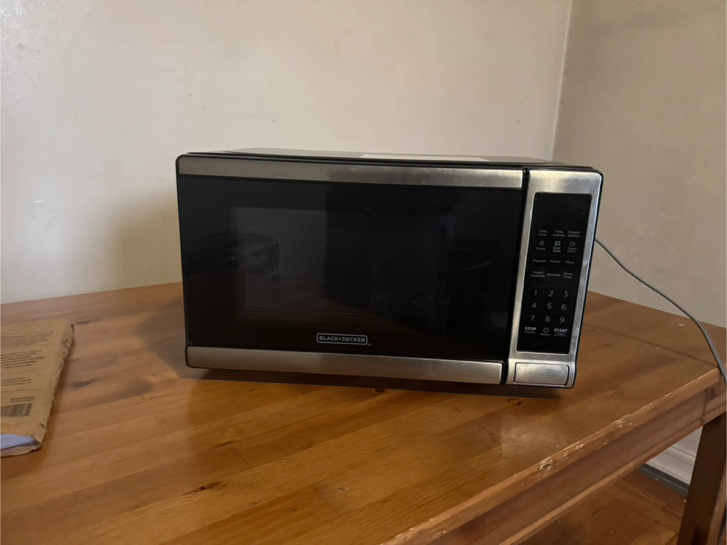 Must go ASAP (moving sale) ( free food items )Microwave Oven