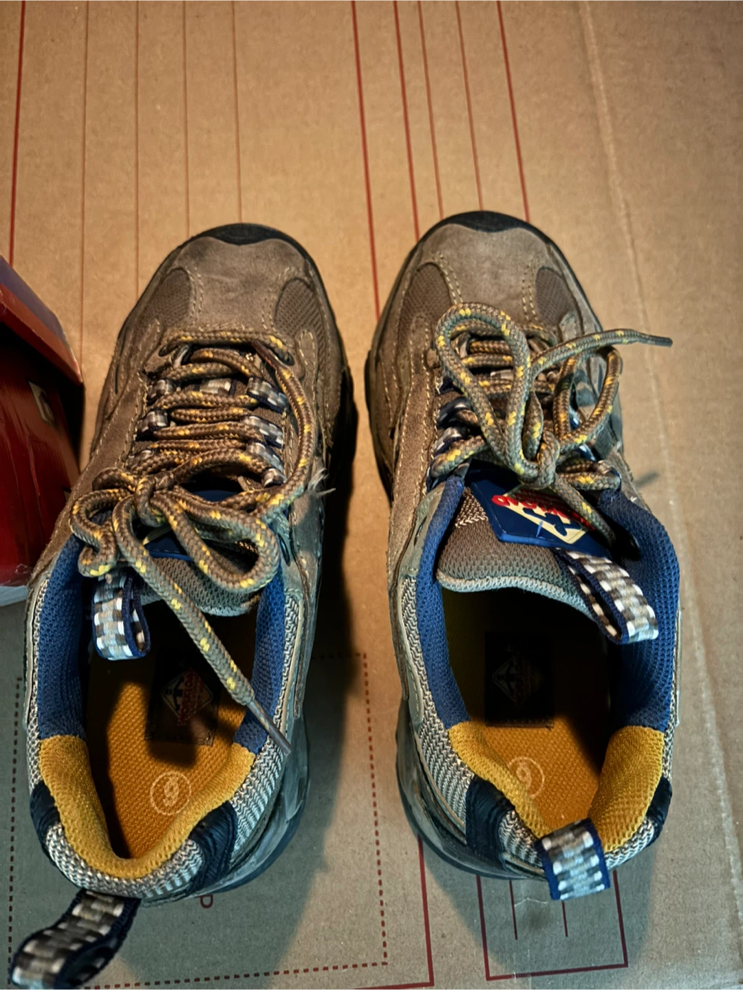 Used WindRiver Venus Hiking Shoes - Size 6 - photo 3