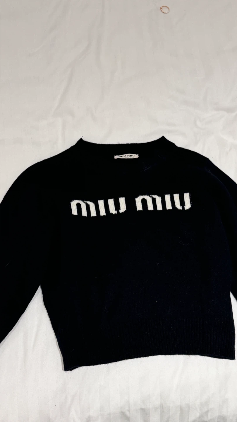 Black wool Sweater crop top - small sized