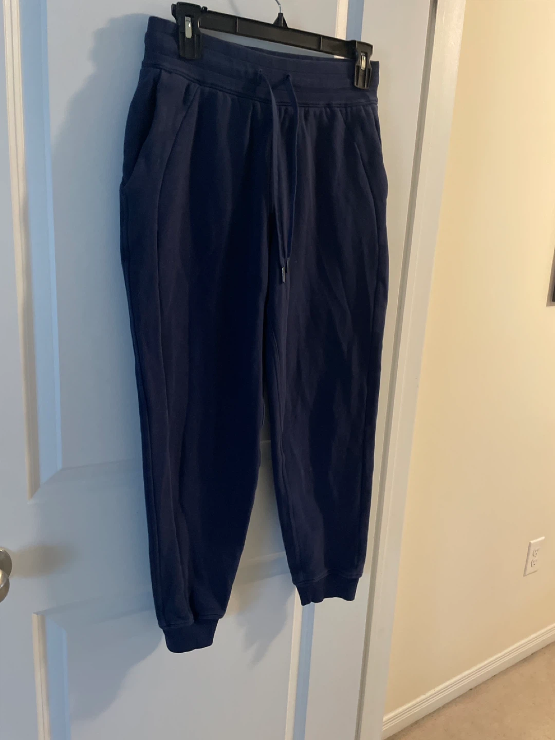 Lululemon jogger pants size 6 like new for women