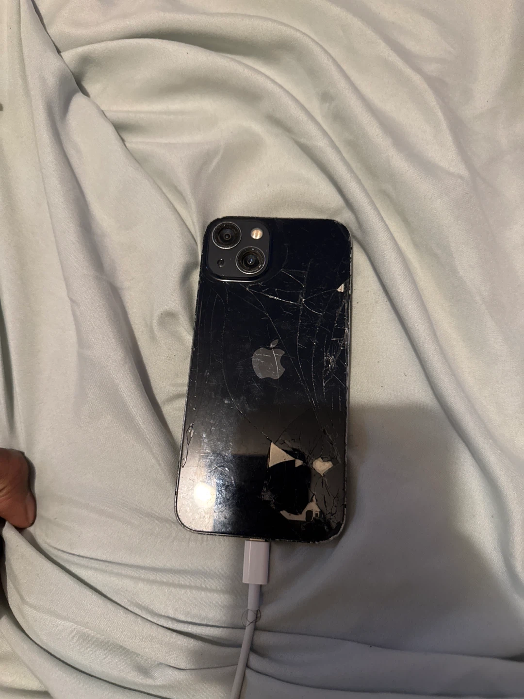 Damaged iPhone 13 - For Parts - photo 2