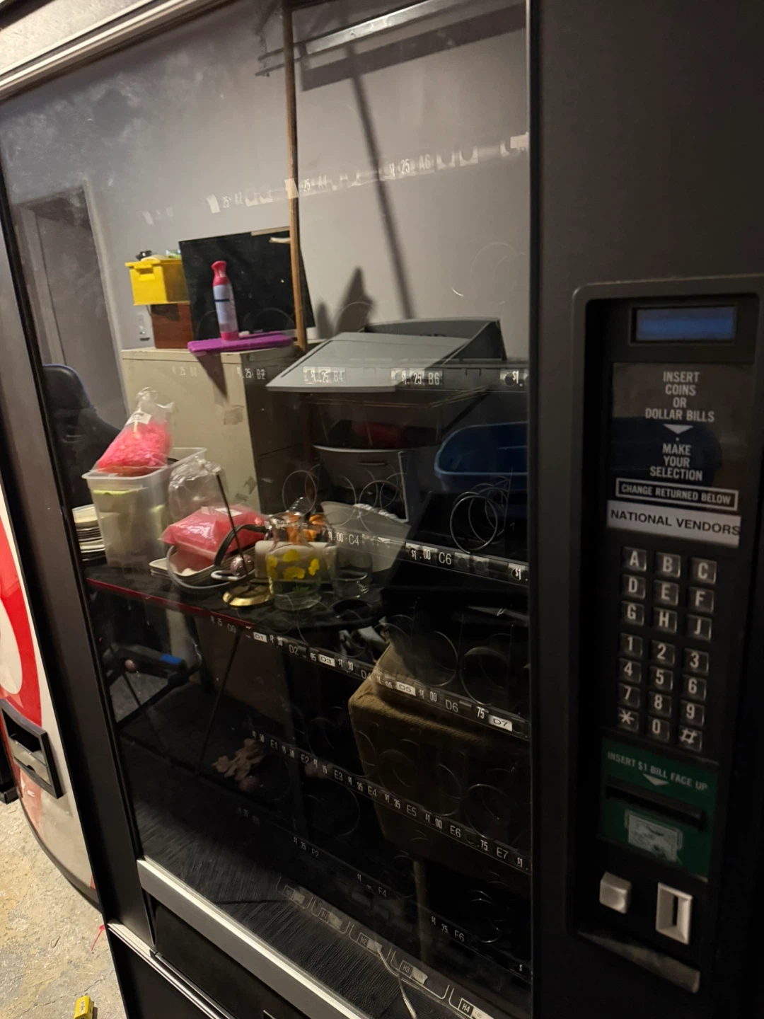 Coca-Cola Vending Machine - photo 5