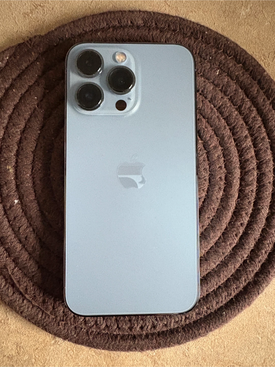 iPhone 13 Pro - photo 2