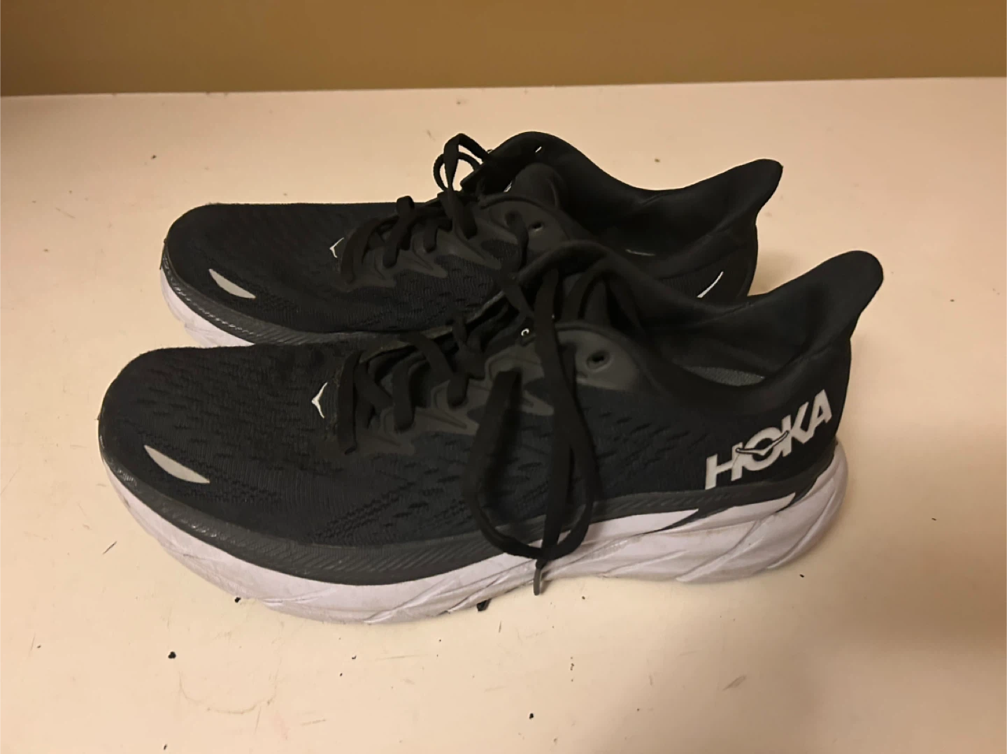 Hoka new never worn  Clifton 9.5 ladies Black Running Shoes - photo 2