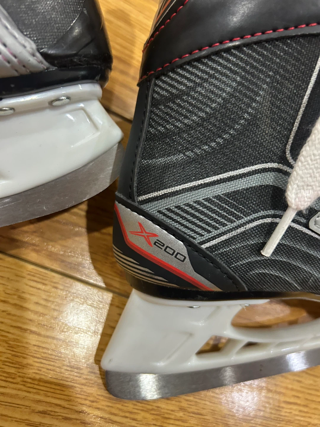 Bauer X200 Youth Ice Hockey Skates - Size Y10R - photo 2