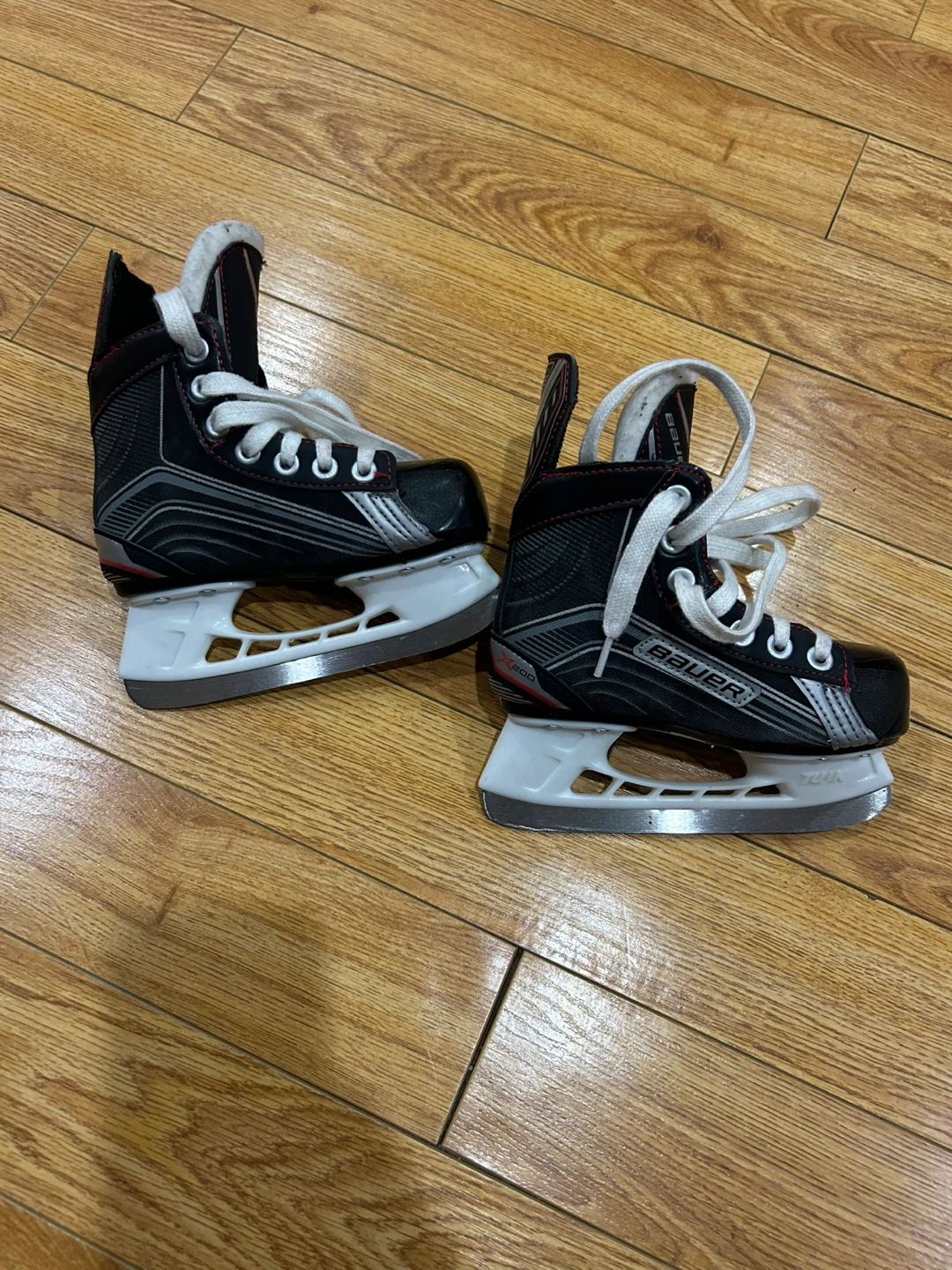 Bauer X200 Youth Ice Hockey Skates - Size Y10R
