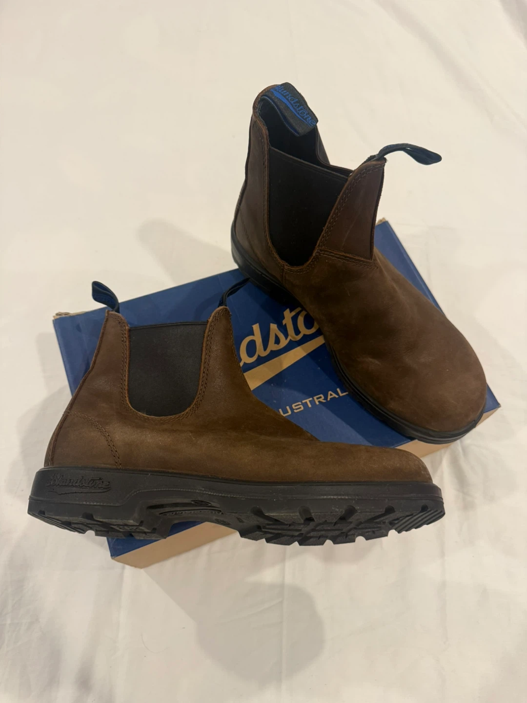 Blundstone 585 Leather Chelsea Boots, Size 9.5 - photo 3