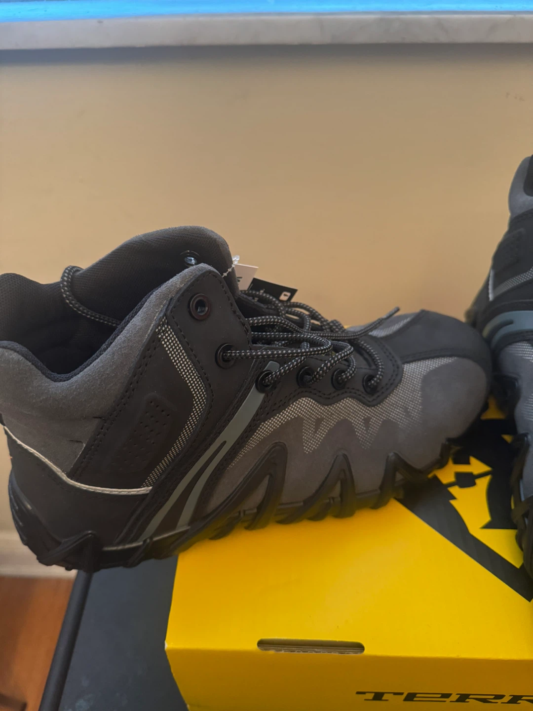 Safety boots for sale!! Brand New - photo 2