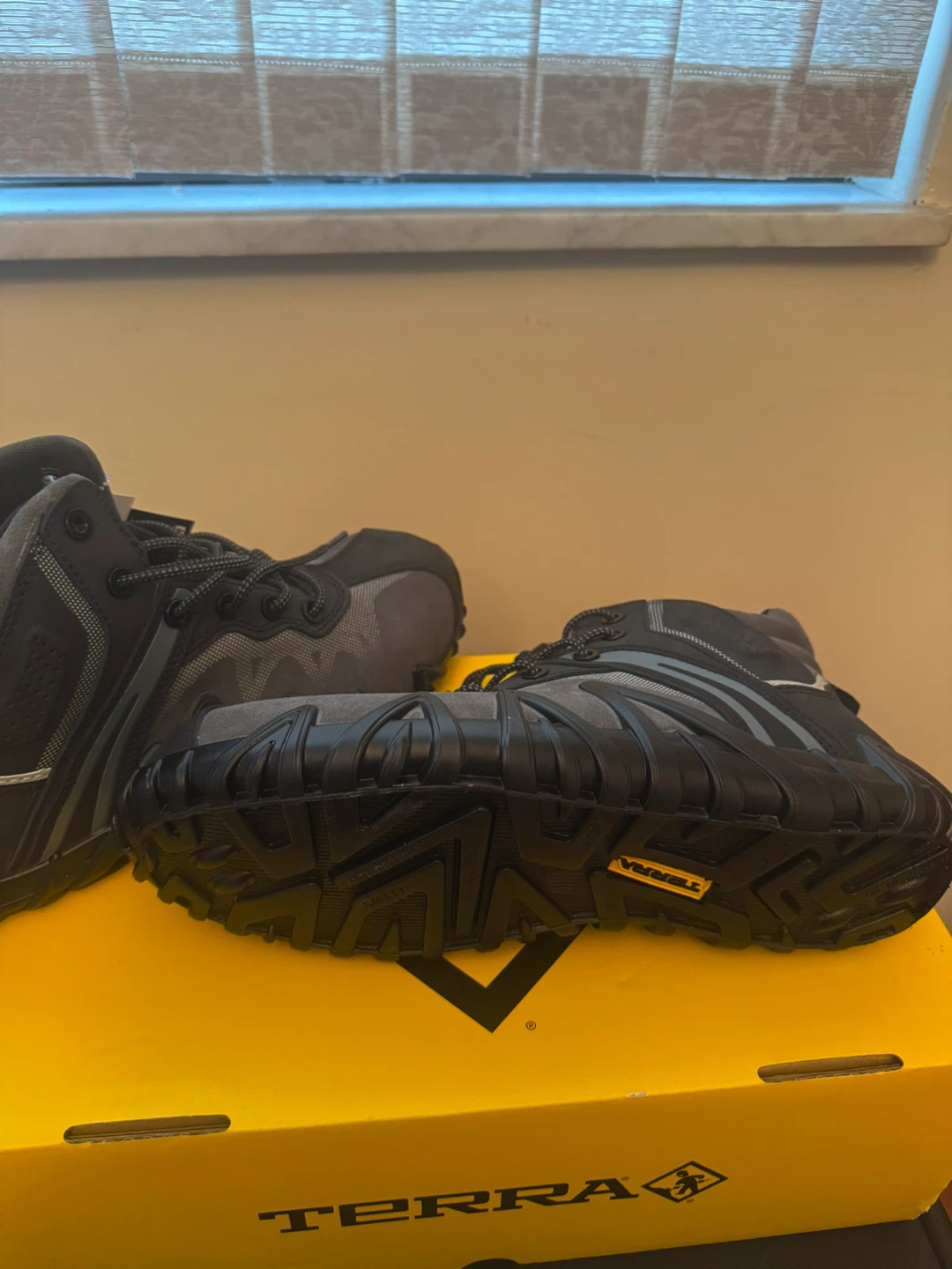 Safety boots for sale!! Brand New - photo 3