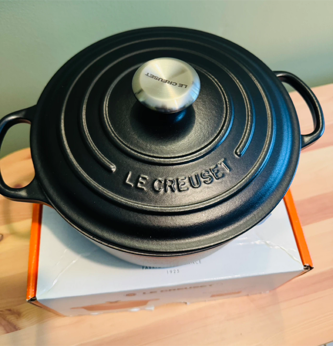 Le Creuset 4.2. Liquorice  Signature Round Dutch Oven