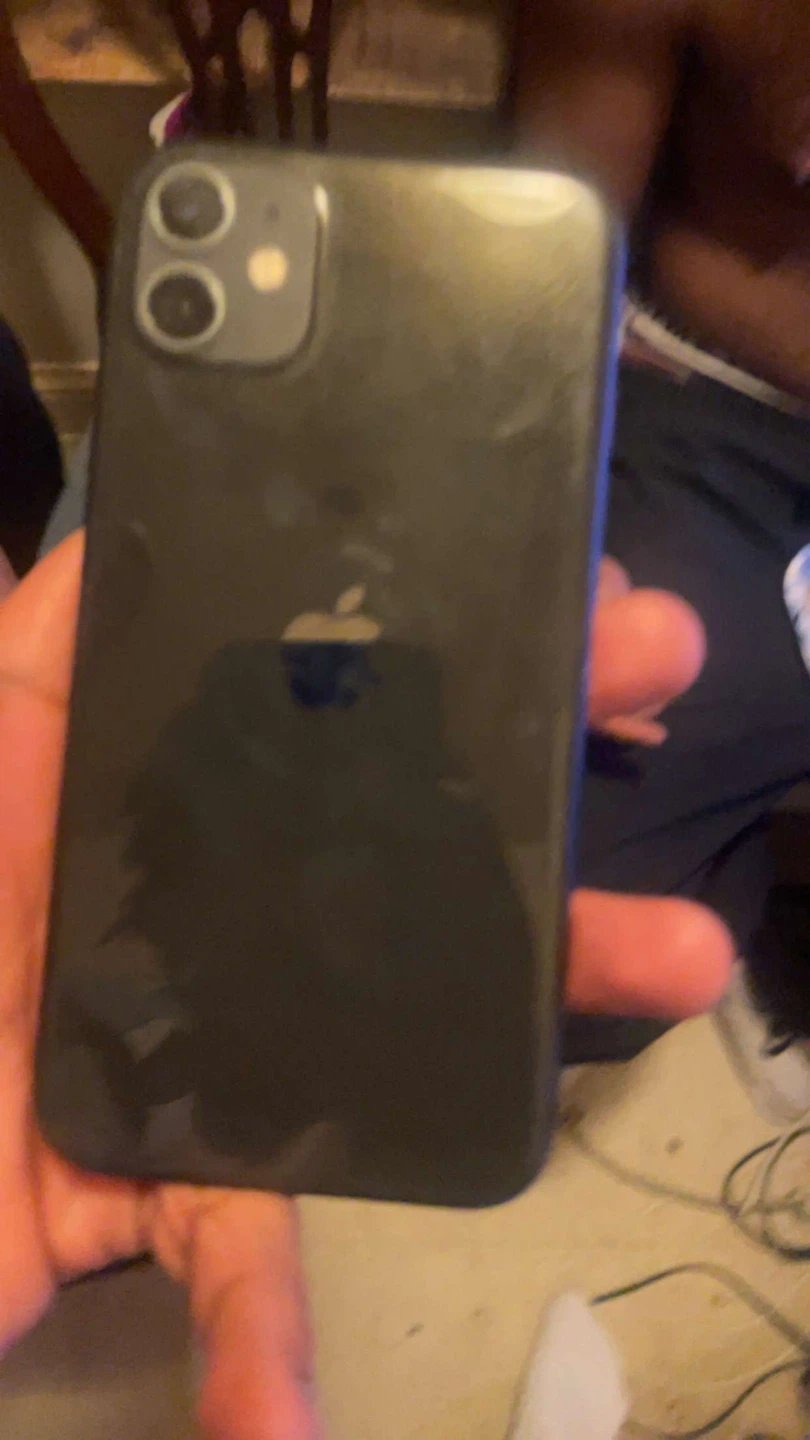 iPhone 11 - Black - photo 2