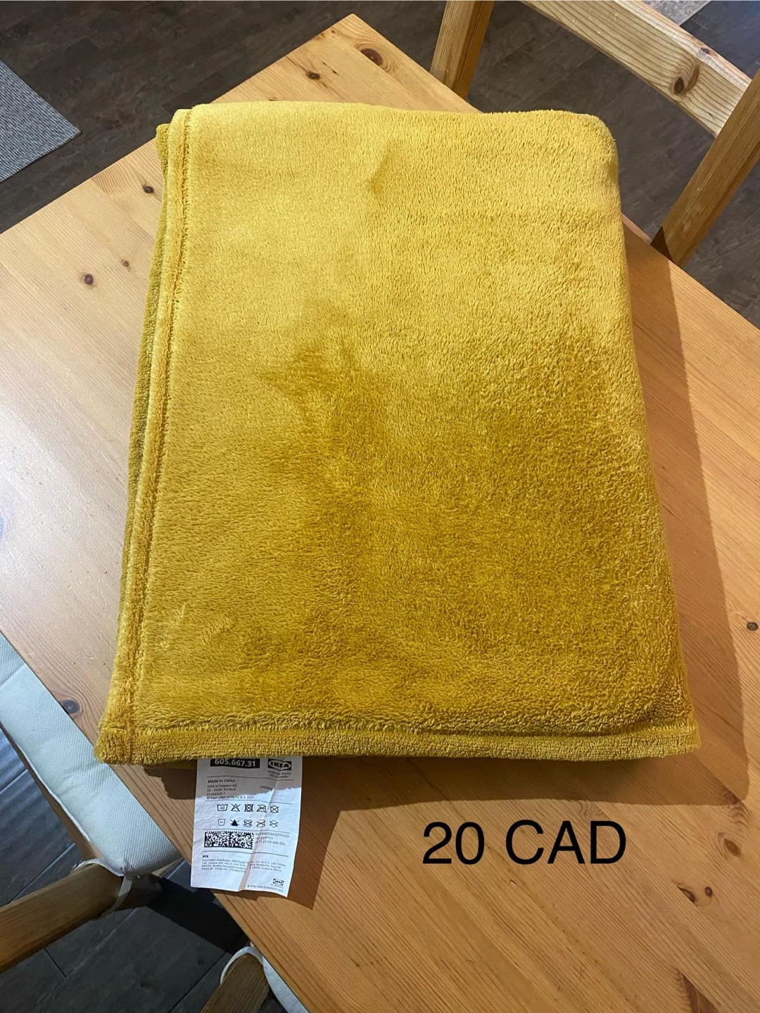 IKEA TRÄTTVIVA Twin/Full Yellow Blanket
