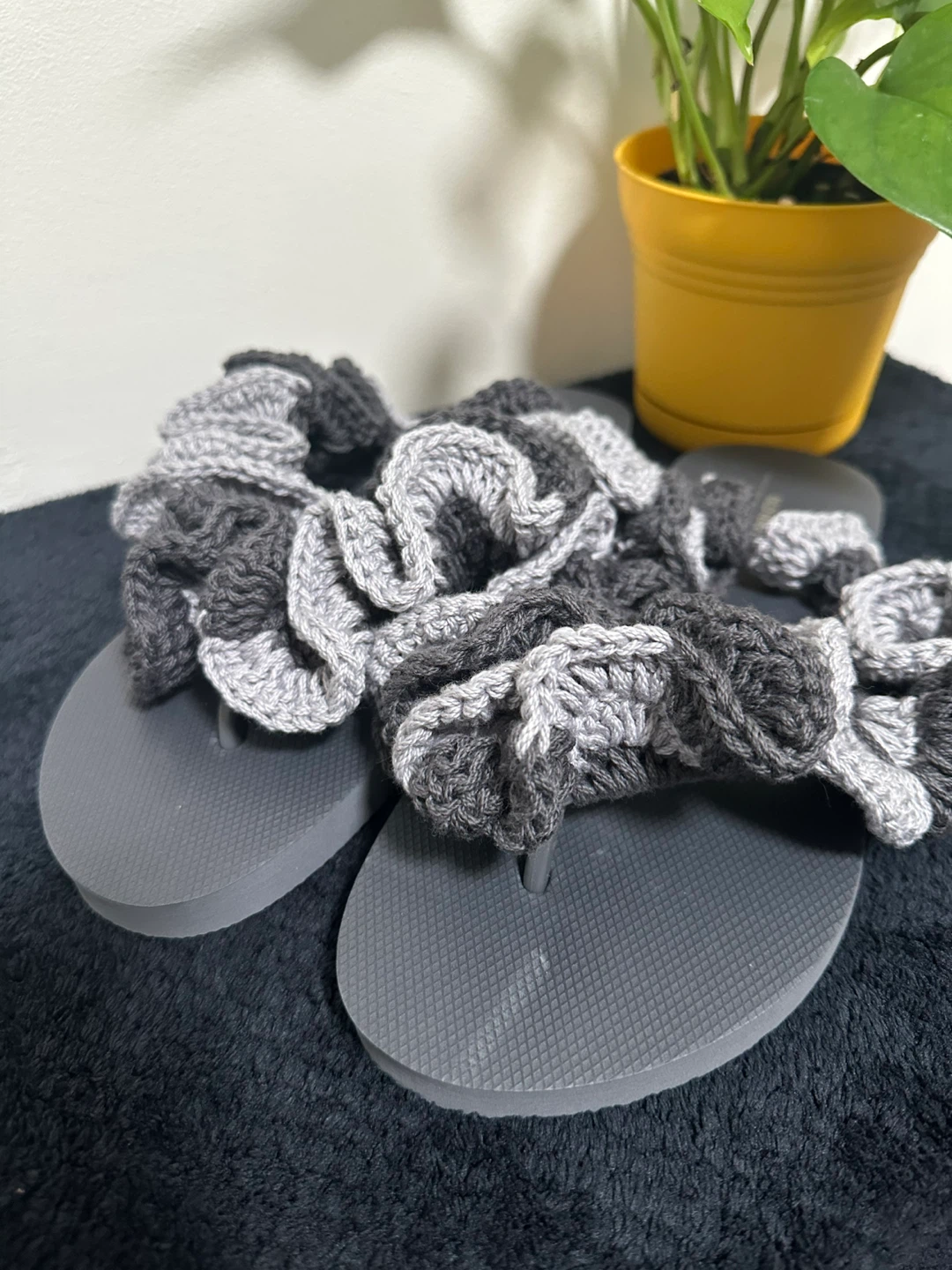 Old Navy Gray Flip Flops with Crochet Detail - photo 4