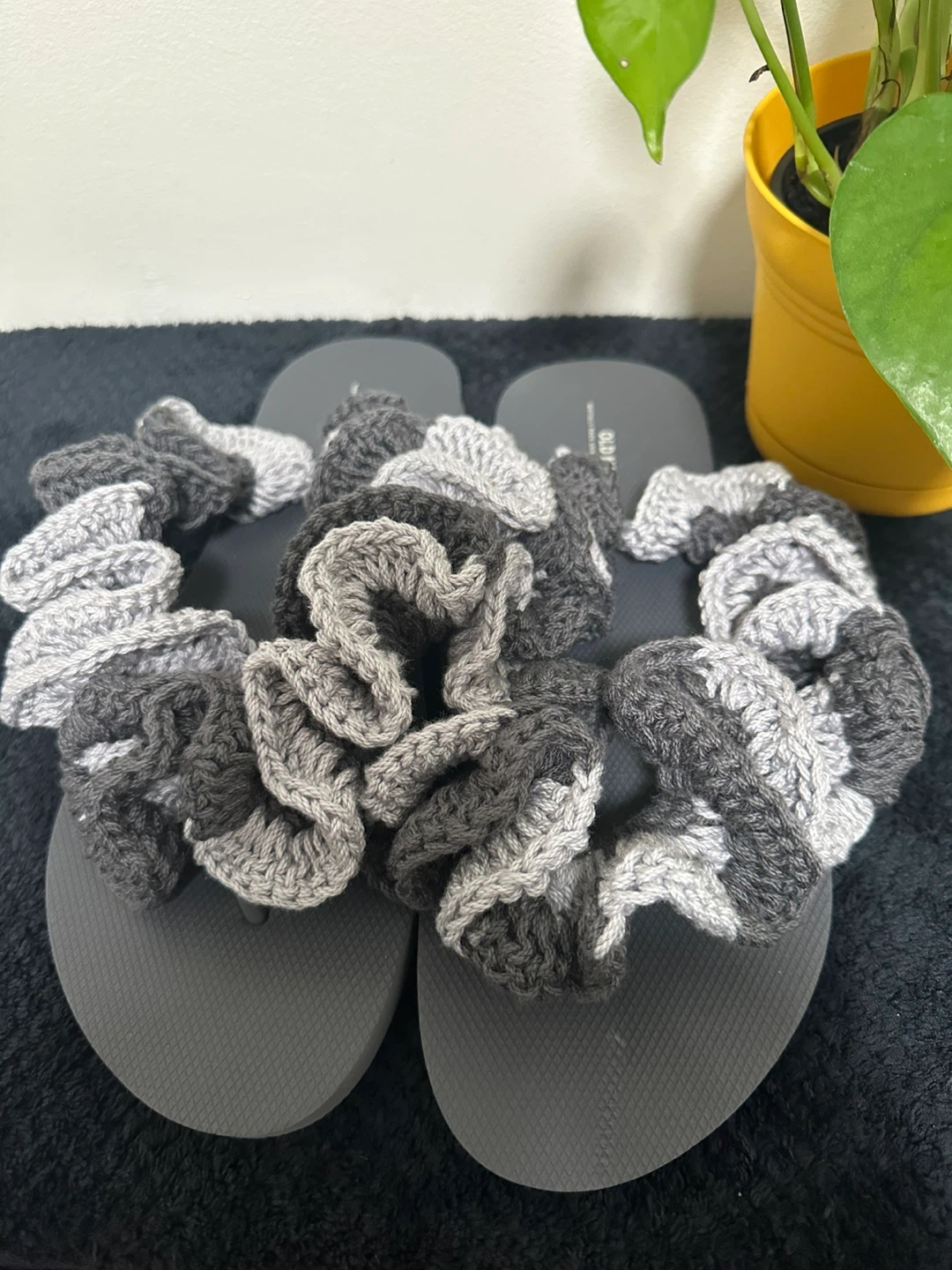 Old Navy Gray Flip Flops with Crochet Detail - photo 5