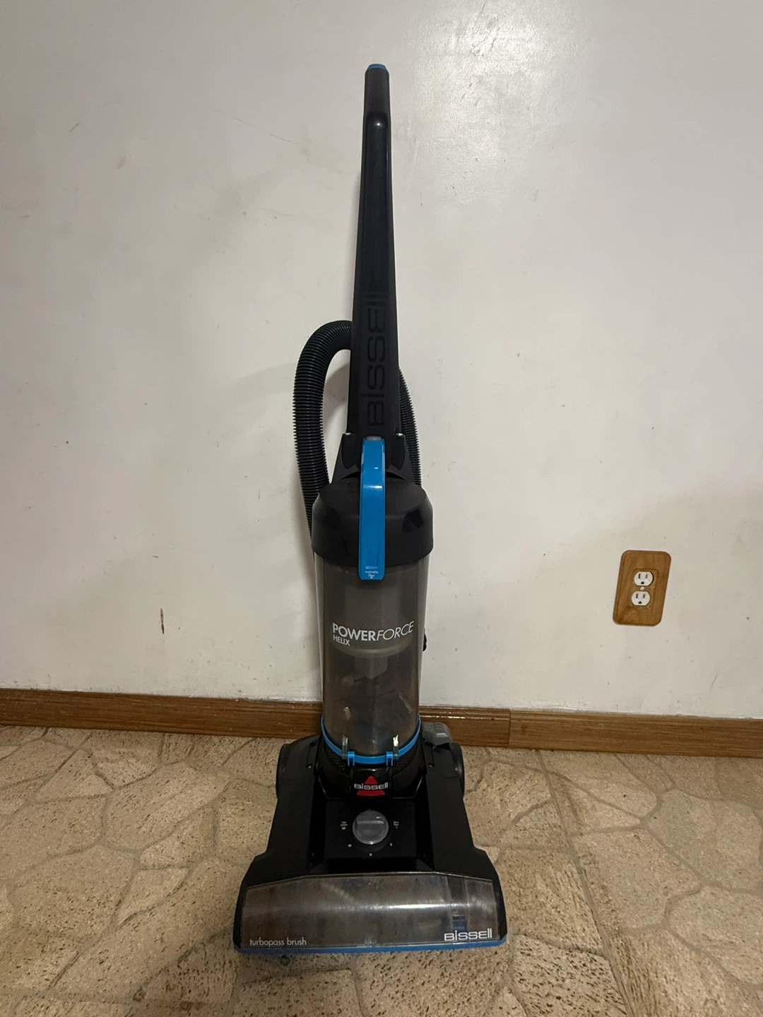 BISSELL PowerForce Helix Upright Vacuum - photo 2