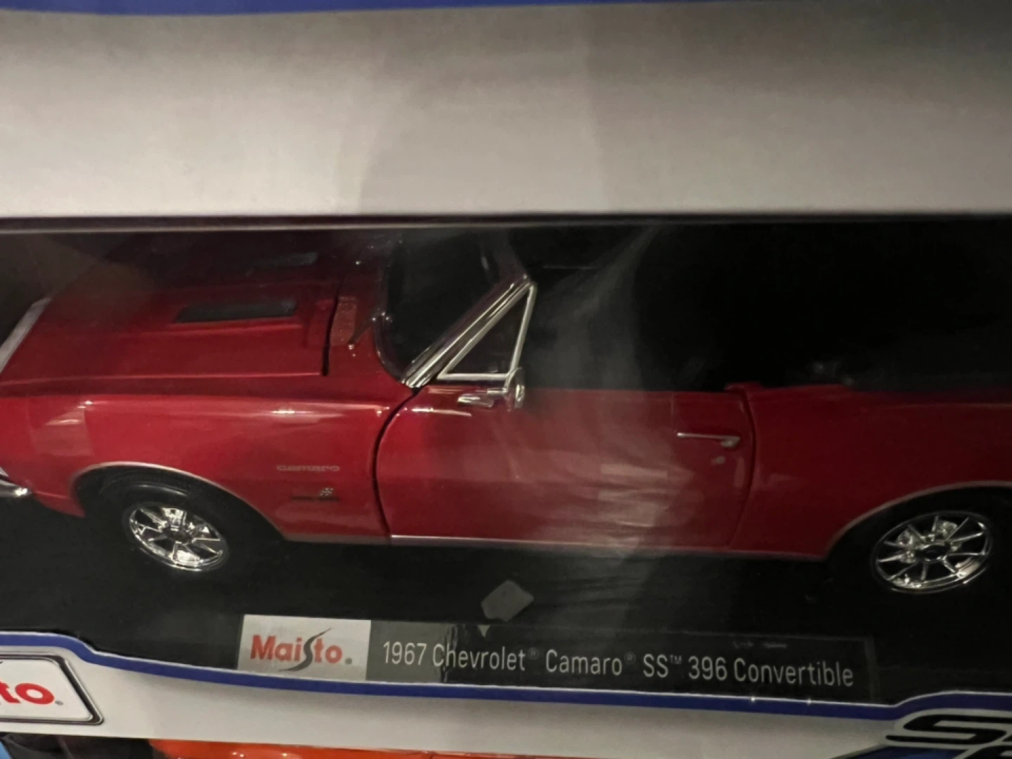 Maisto 1967 Chevrolet Camaro SS 396 Convertible 1:18 - photo 3