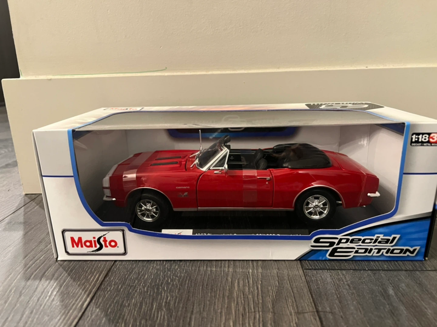 Maisto 1967 Chevrolet Camaro SS 396 Convertible 1:18