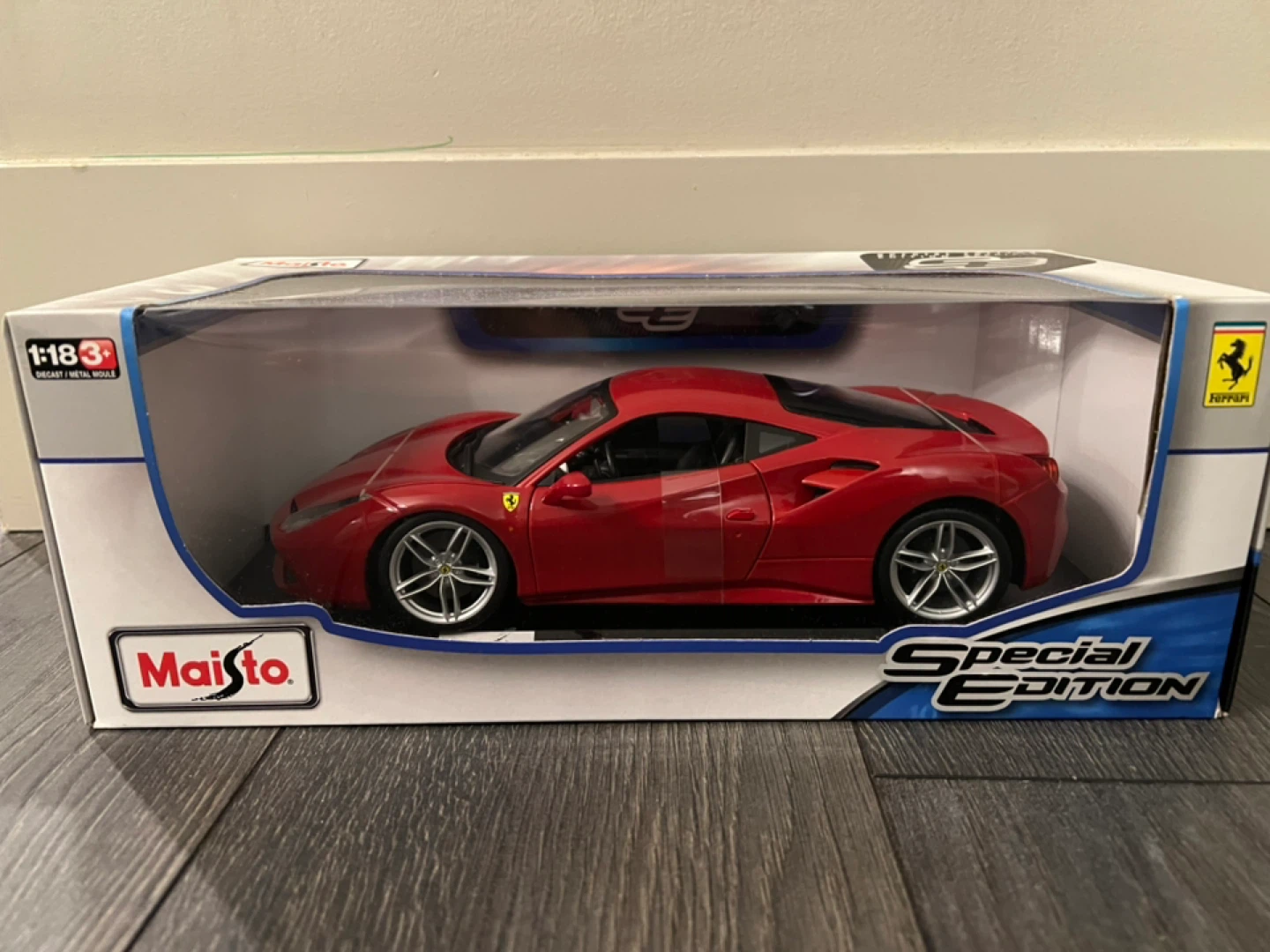 Maisto Ferrari 488 GTB 1:18 Diecast Model Car - New in Box!