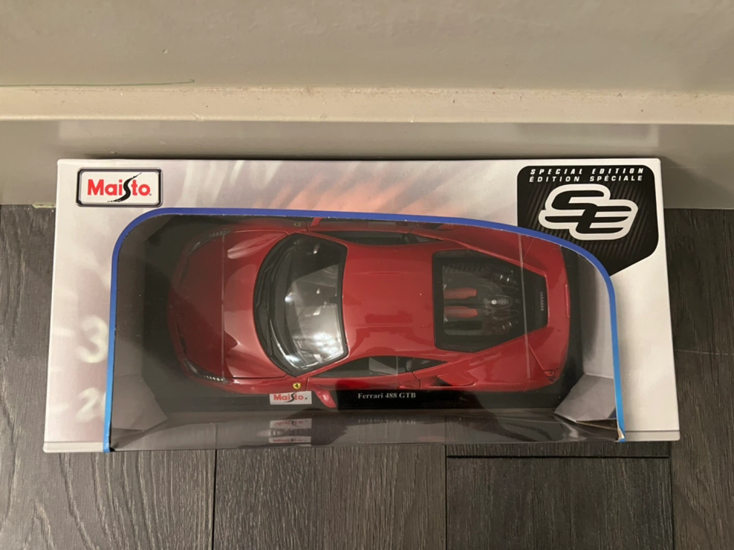 Maisto Ferrari 488 GTB 1:18 Diecast Model Car - New in Box! - photo 2