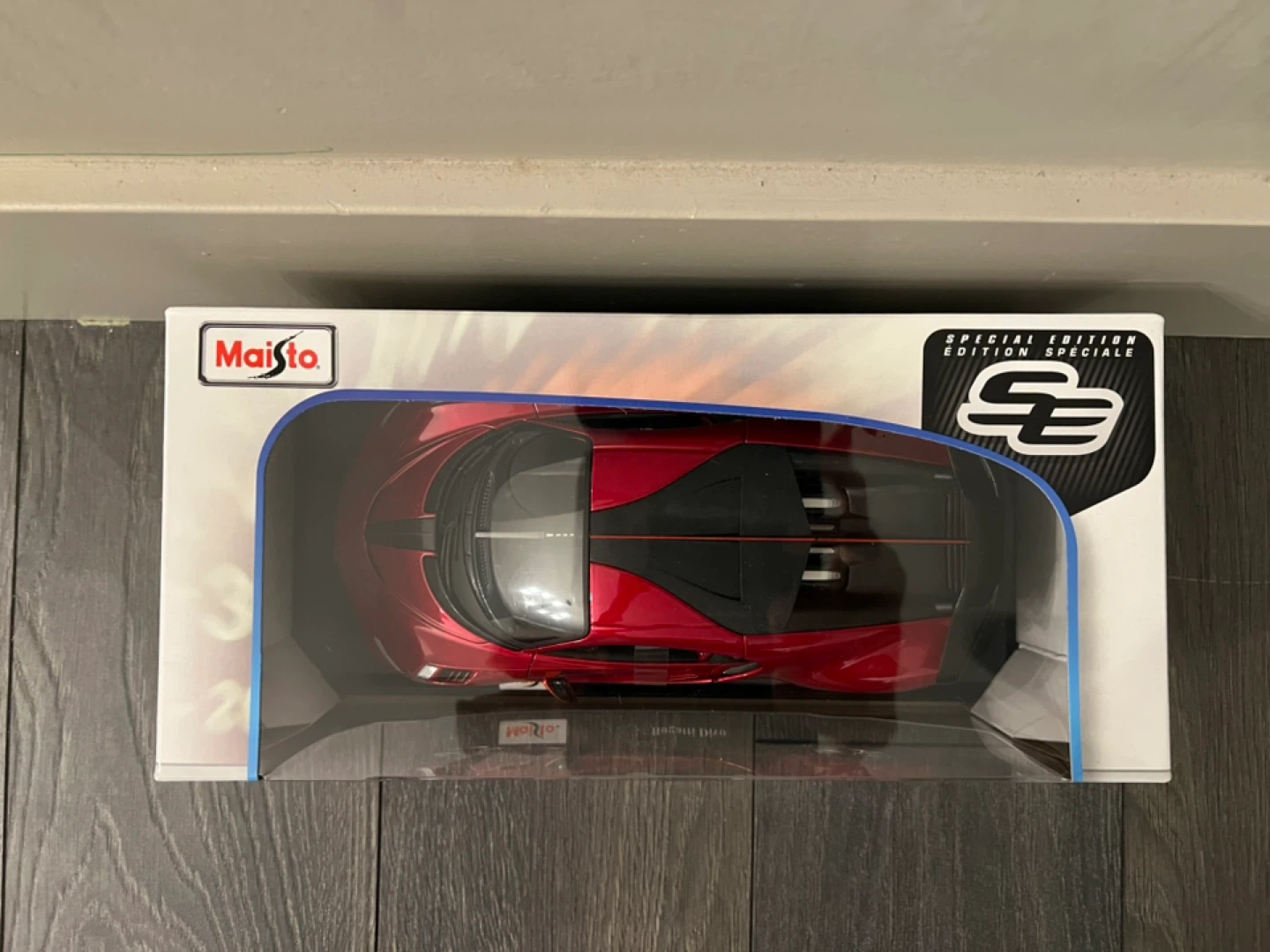 Maisto Bugatti Divo 1:18 Scale Model Car - New in Box! - photo 2