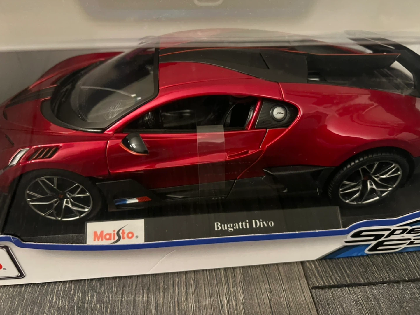 Maisto Bugatti Divo 1:18 Scale Model Car - New in Box! - photo 3