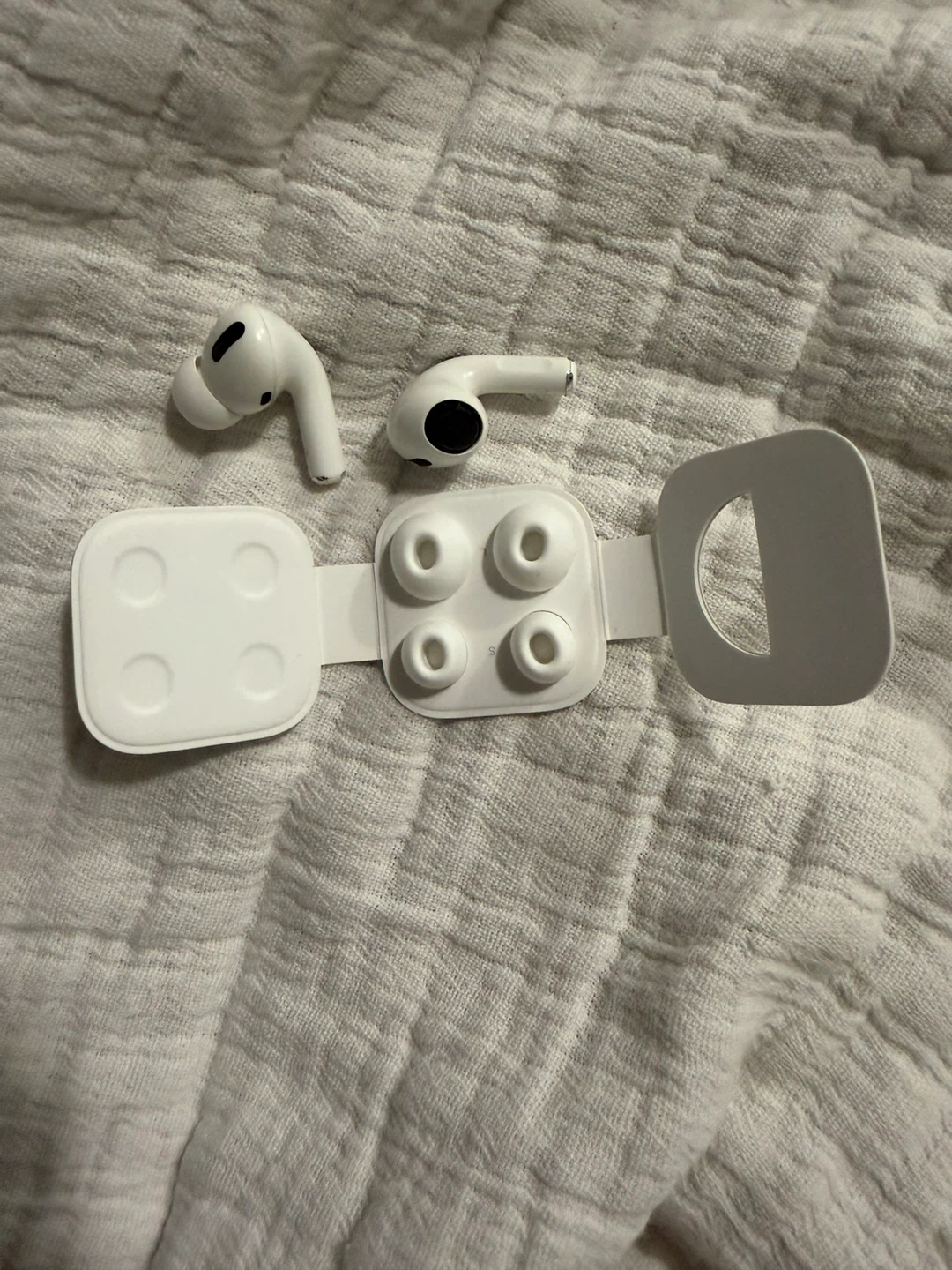 AirPods Pro (1st Gen) – One Ear Has Static - photo 3