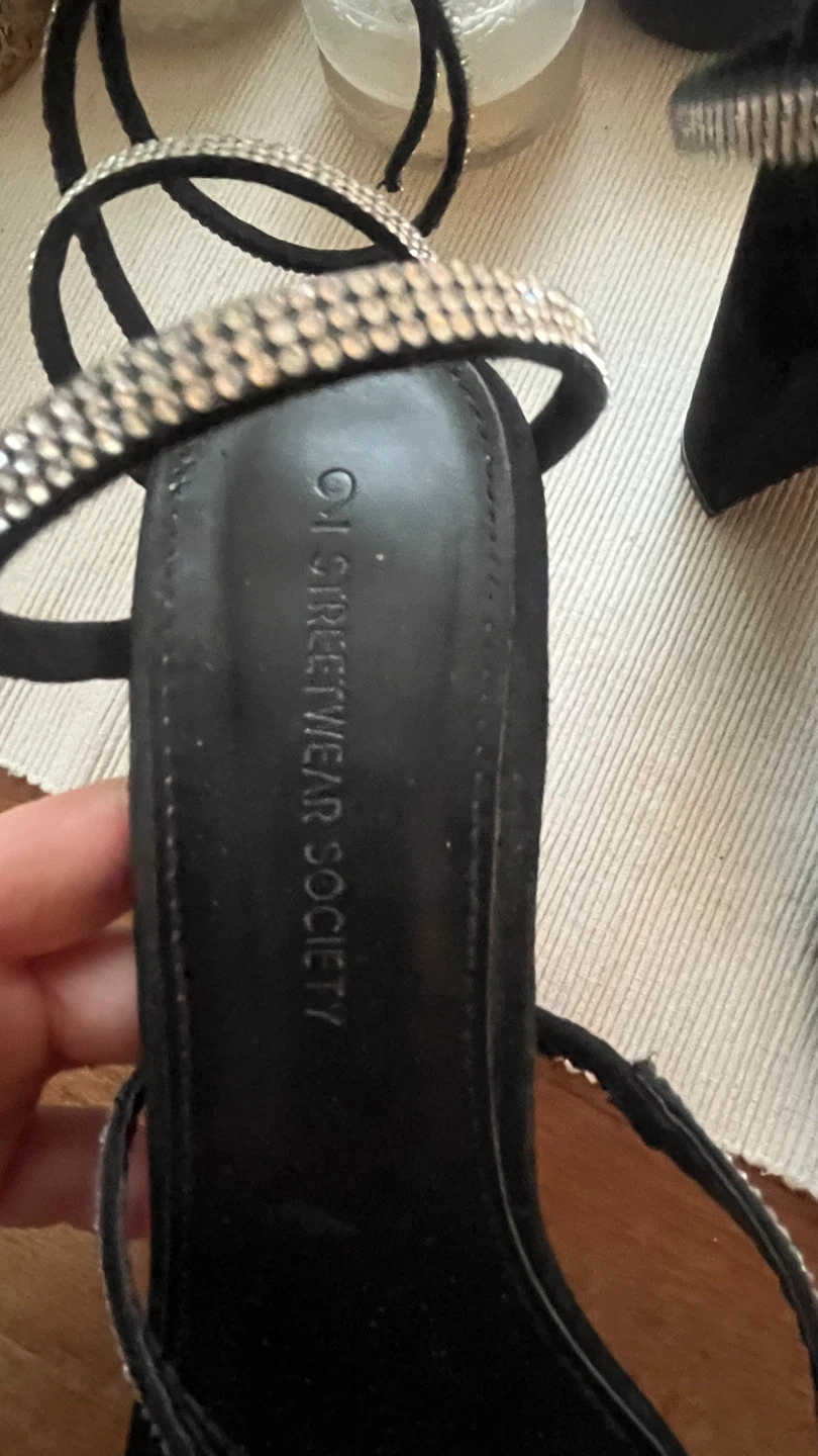 On Streetwear Society Black Heels - photo 4
