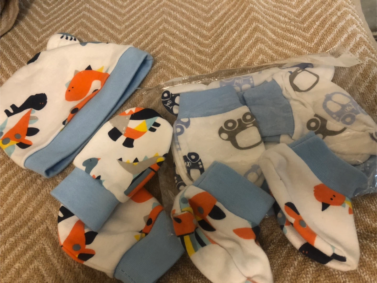 Baby Hats & Mittens  2 Set, New - photo 2