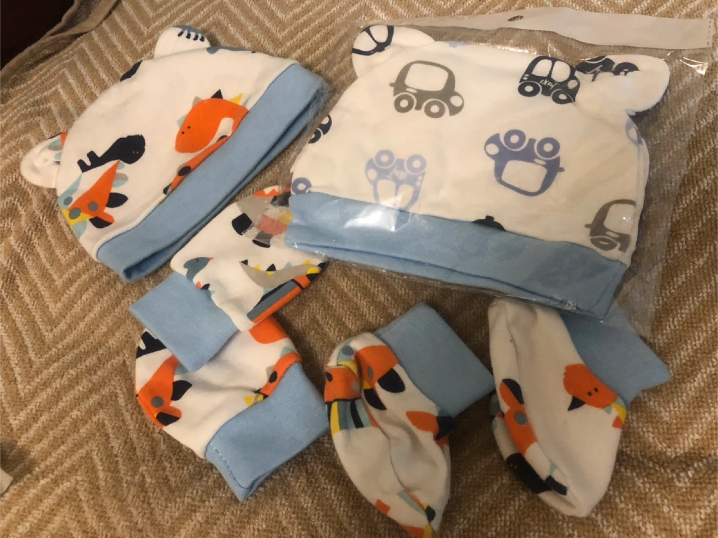 Baby Hats & Mittens  2 Set, New