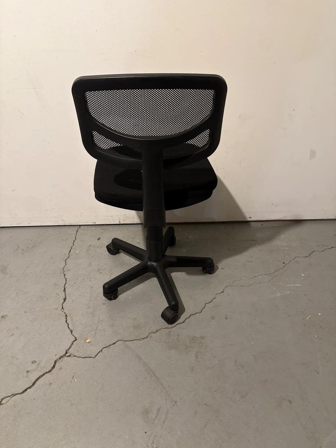 Black Mesh Office Chair - photo 2