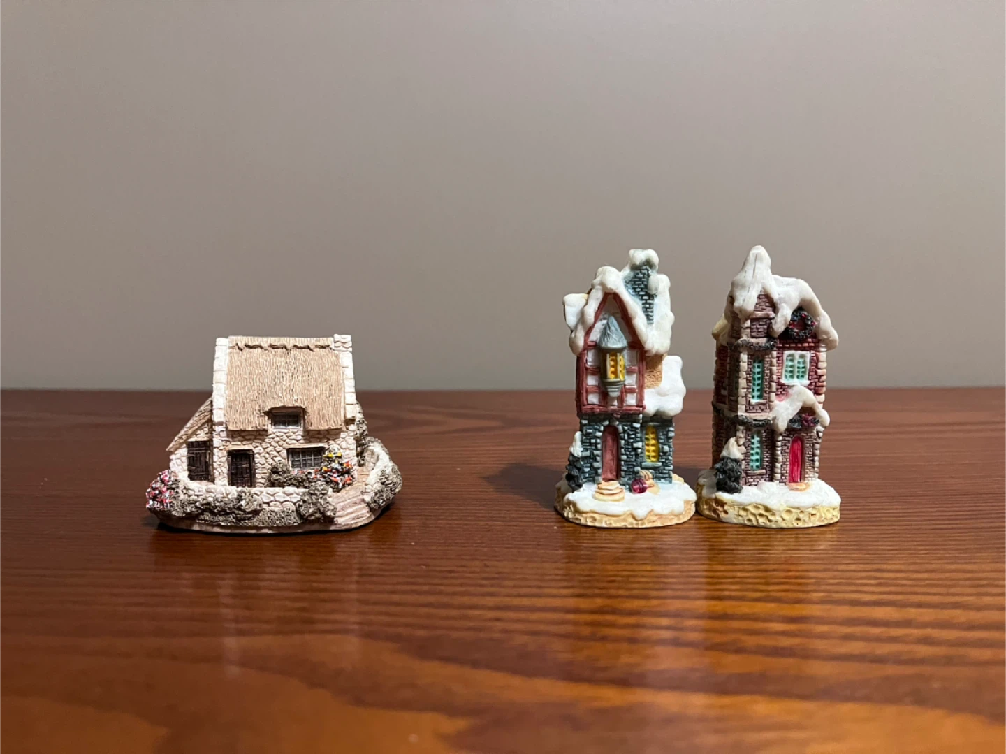 VINTAGE RESIN HOUSE FIGURINES