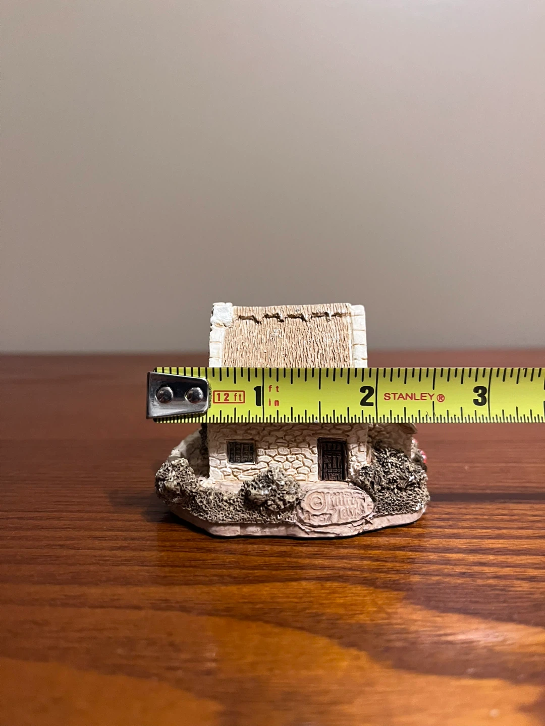 VINTAGE RESIN HOUSE FIGURINES - photo 4