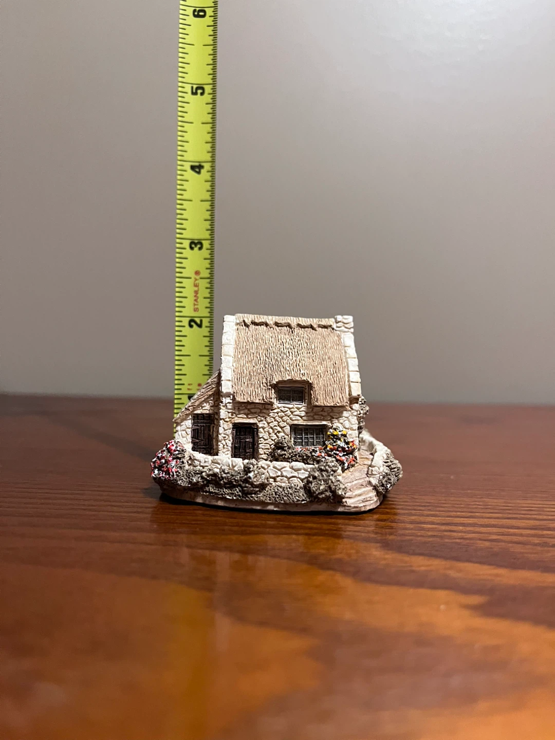 VINTAGE RESIN HOUSE FIGURINES - photo 3