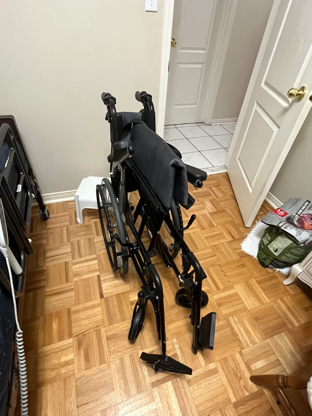Vital Wheelchair - Black 18 inch wheels - photo 4