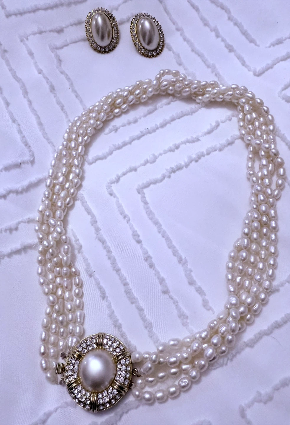 Pearl Necklace and Clip-on Earrings Set - photo 2