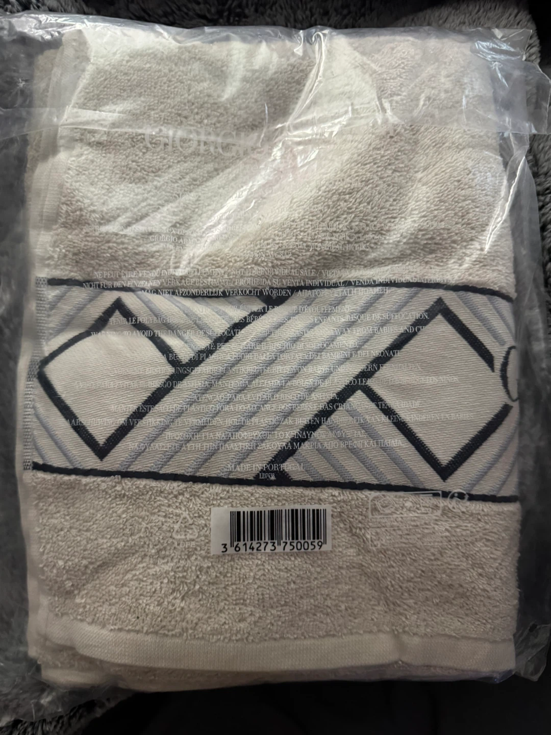Giorgio Armani Fragrances Men Towel - New - photo 2