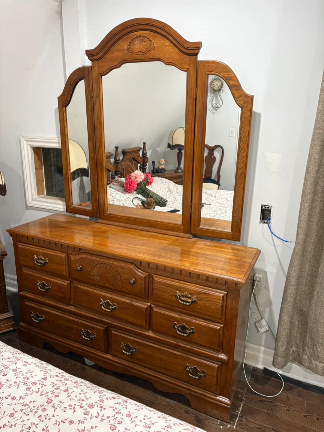 Vintage Wooden Dresser with Tri-Fold Mirror - photo 4