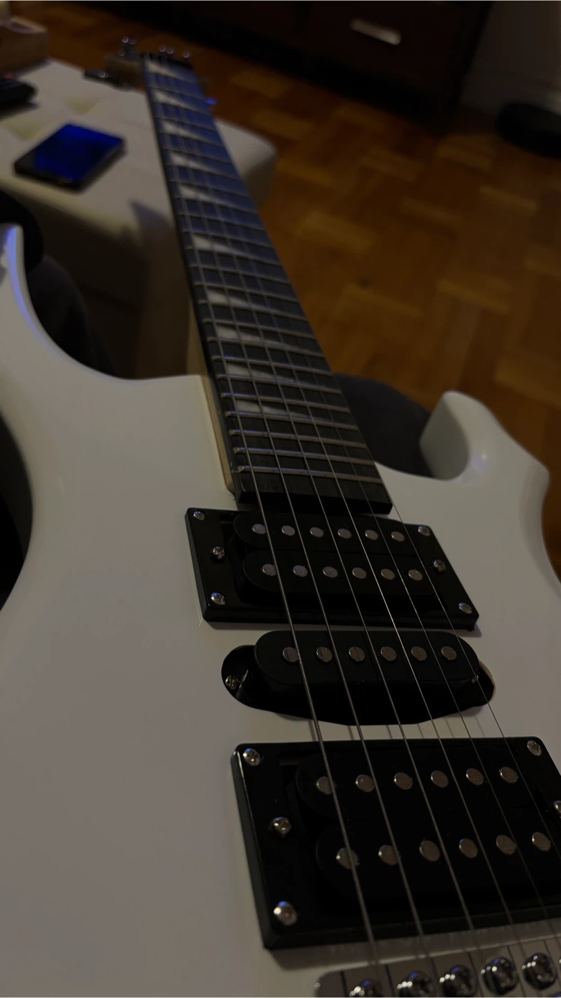 White Electric Guitar - photo 2
